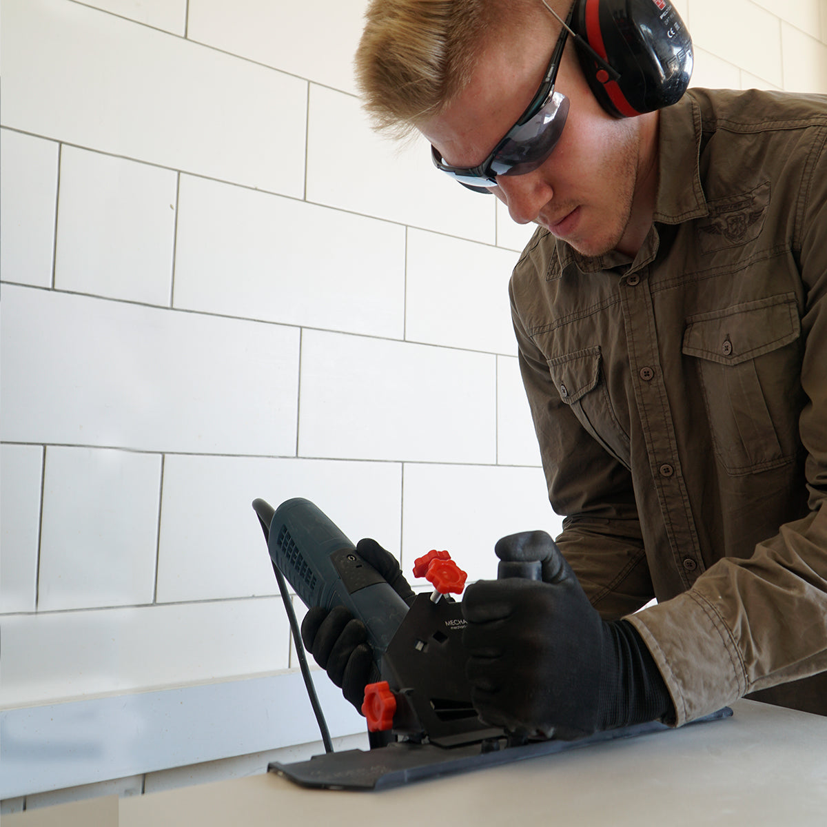 How to Use Tile Cutting Guides and Dust Accessories for Cleaner Cuts